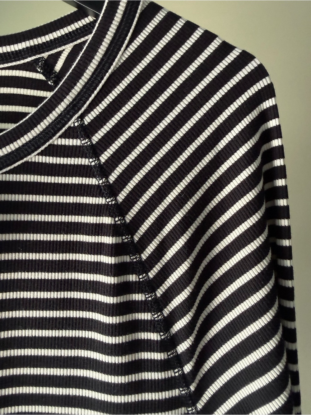 NWT T by TALBOTS Black & White Stripe Long-Sleeve Henley Top SZ M (17" P2P) - Picture 6 of 13